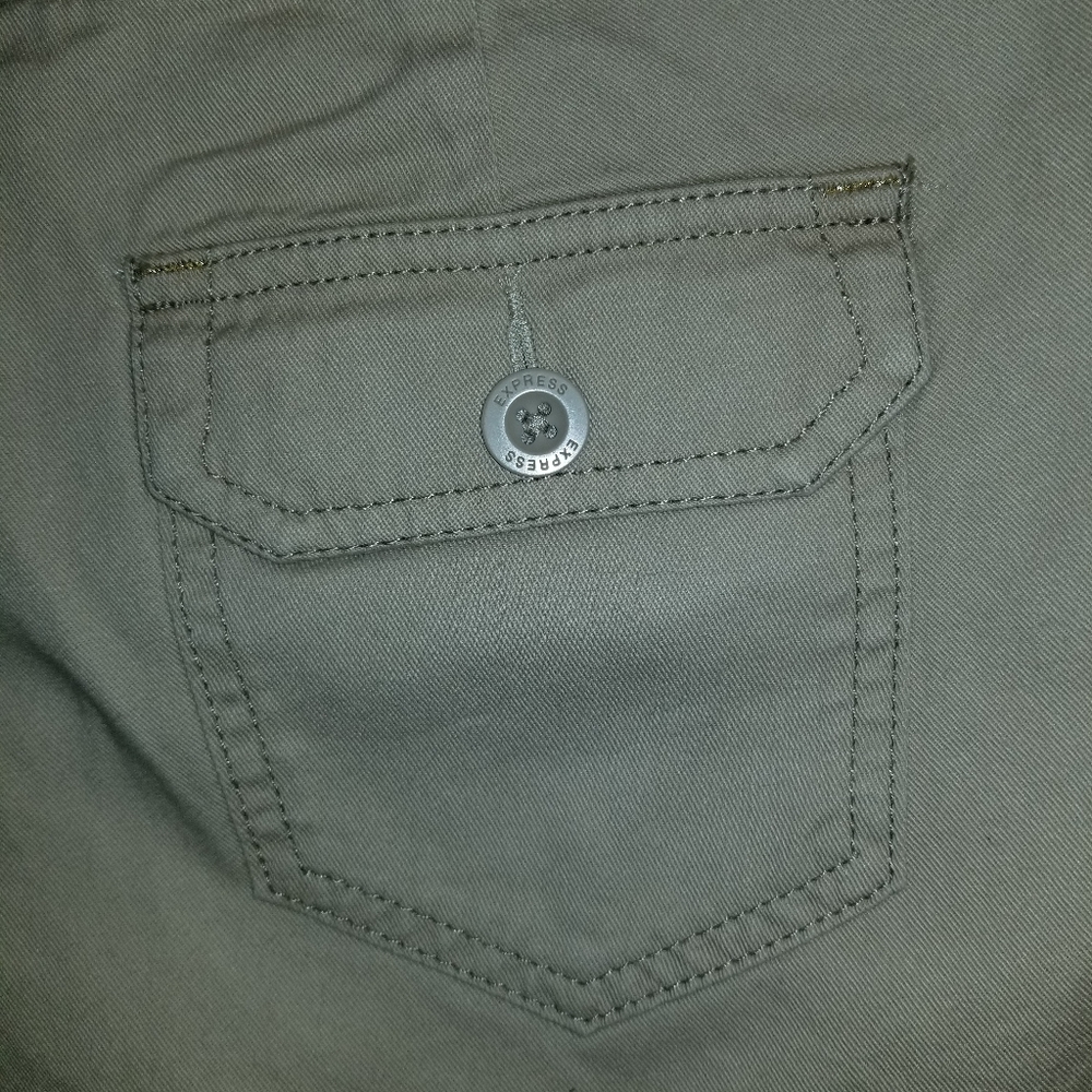 Shorts - Picture 3 of 4